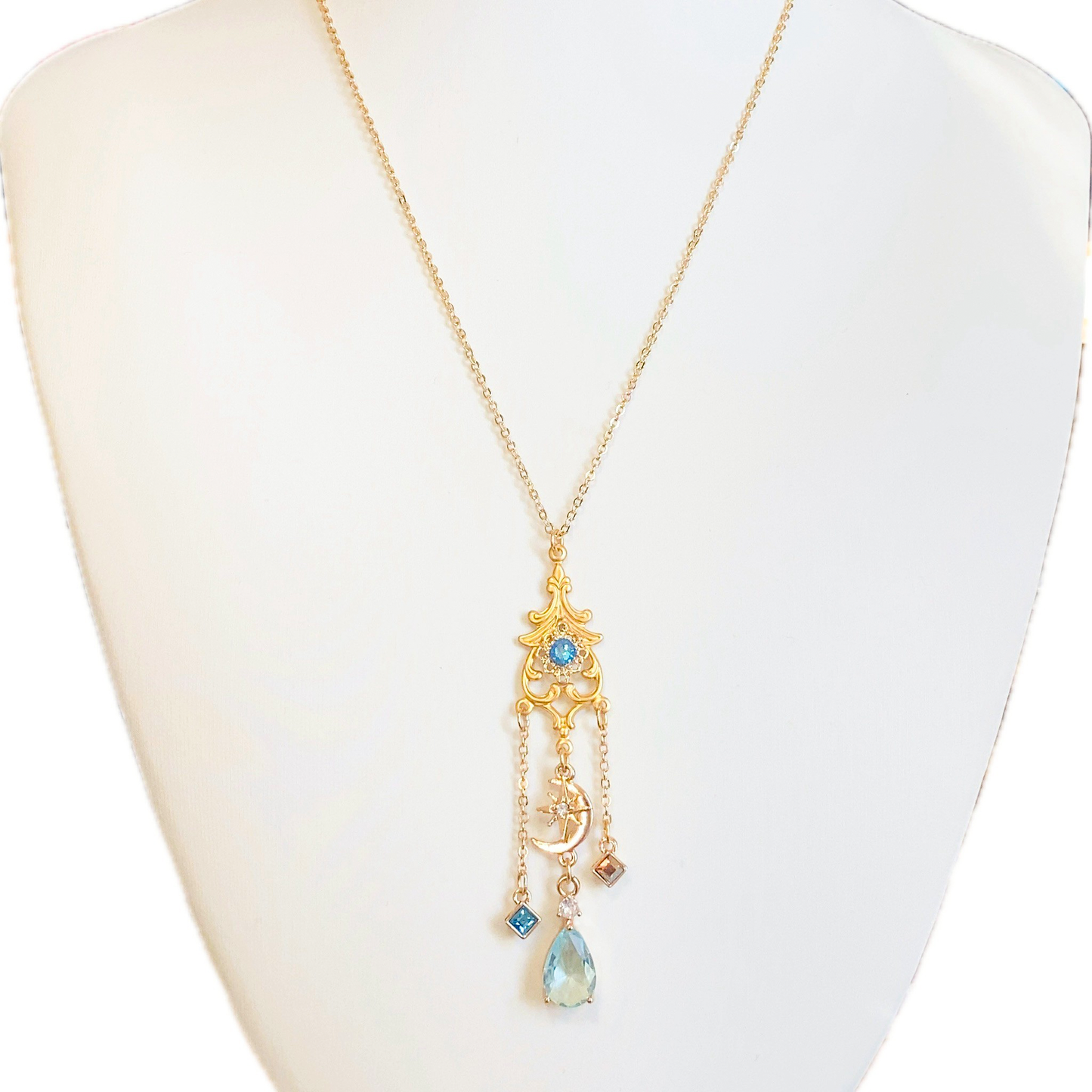 【シャルエ】魔法帽に揺れる星月の宝飾【イメージネックレス】