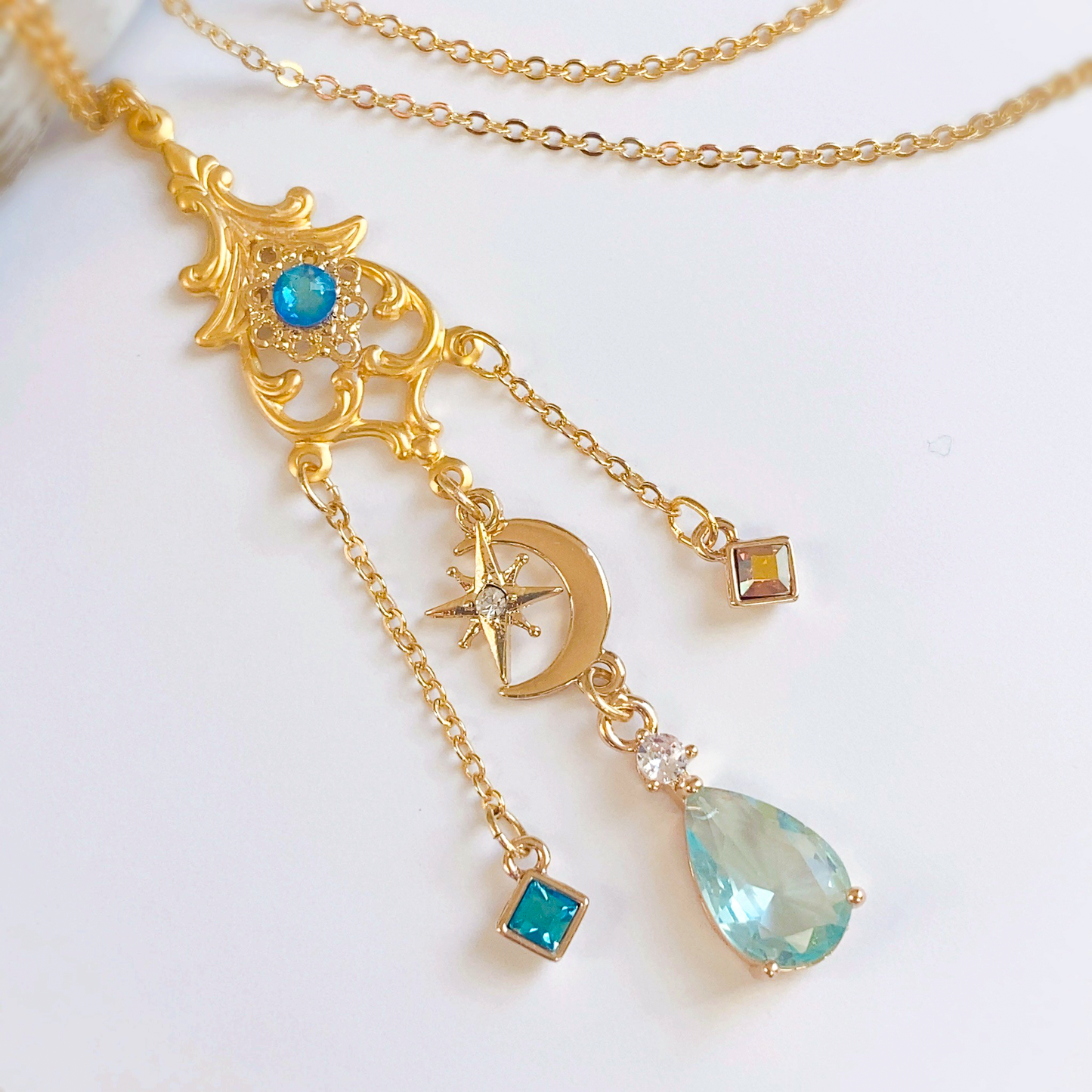 【シャルエ】魔法帽に揺れる星月の宝飾【イメージネックレス】