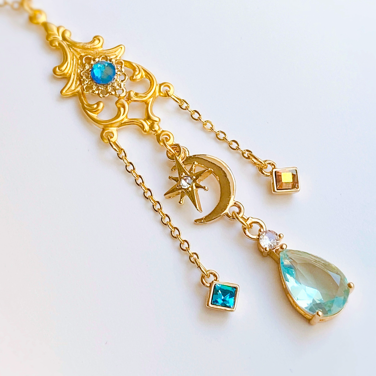 【シャルエ】魔法帽に揺れる星月の宝飾【イメージネックレス】